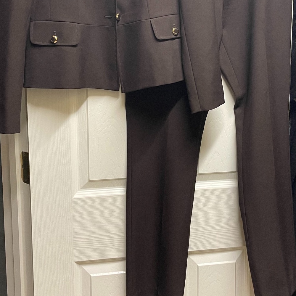 SUITE - Picture 3 of 3